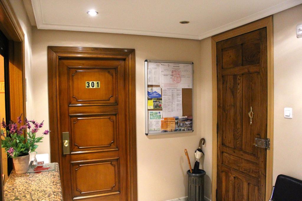 Hostal De La Torre Hostal Economico Valladolid Buitenkant foto