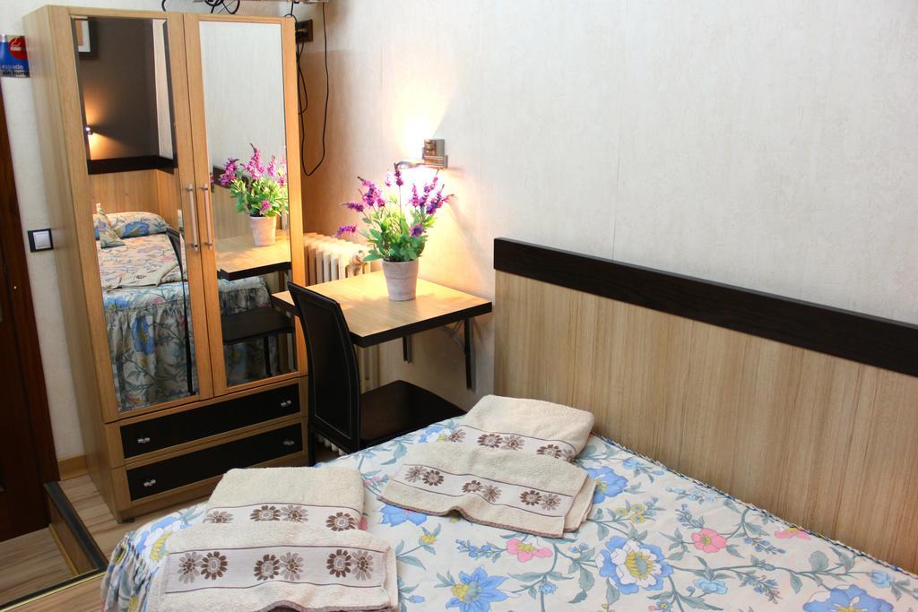 Hostal De La Torre Hostal Economico Valladolid Kamer foto