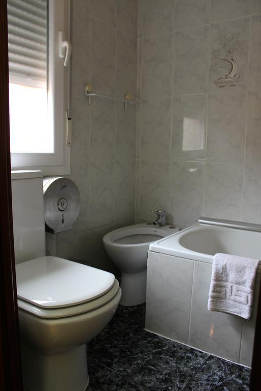 Hostal De La Torre Hostal Economico Valladolid Kamer foto