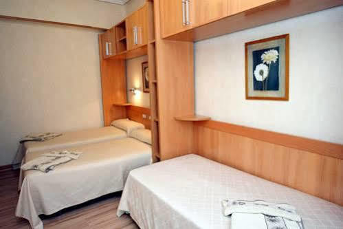 Hostal De La Torre Hostal Economico Valladolid Buitenkant foto