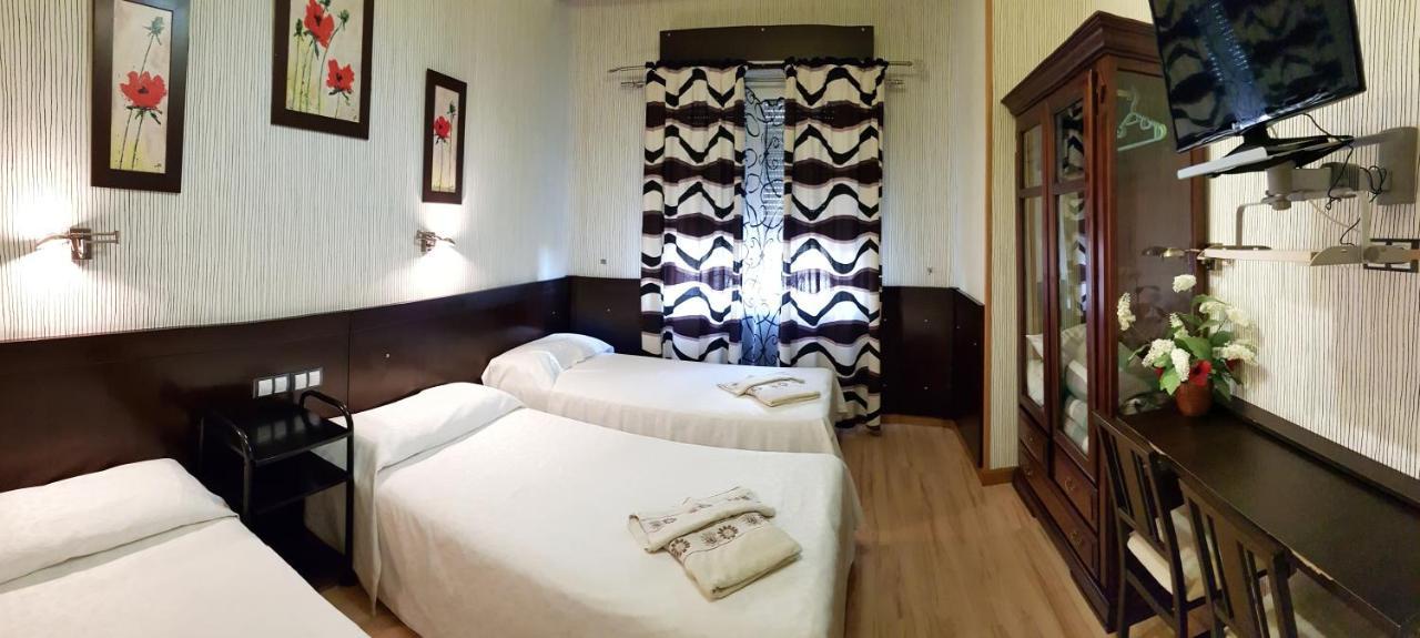 Hostal De La Torre Hostal Economico Valladolid Buitenkant foto