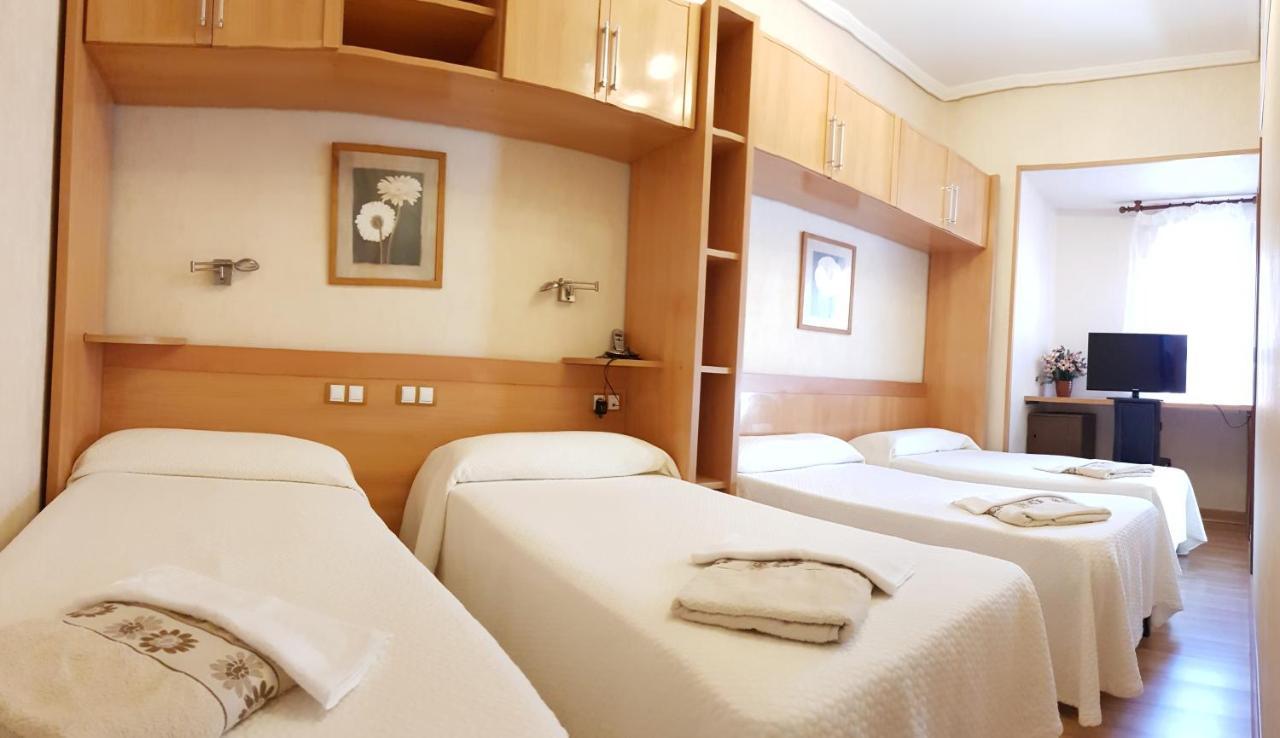 Hostal De La Torre Hostal Economico Valladolid Buitenkant foto